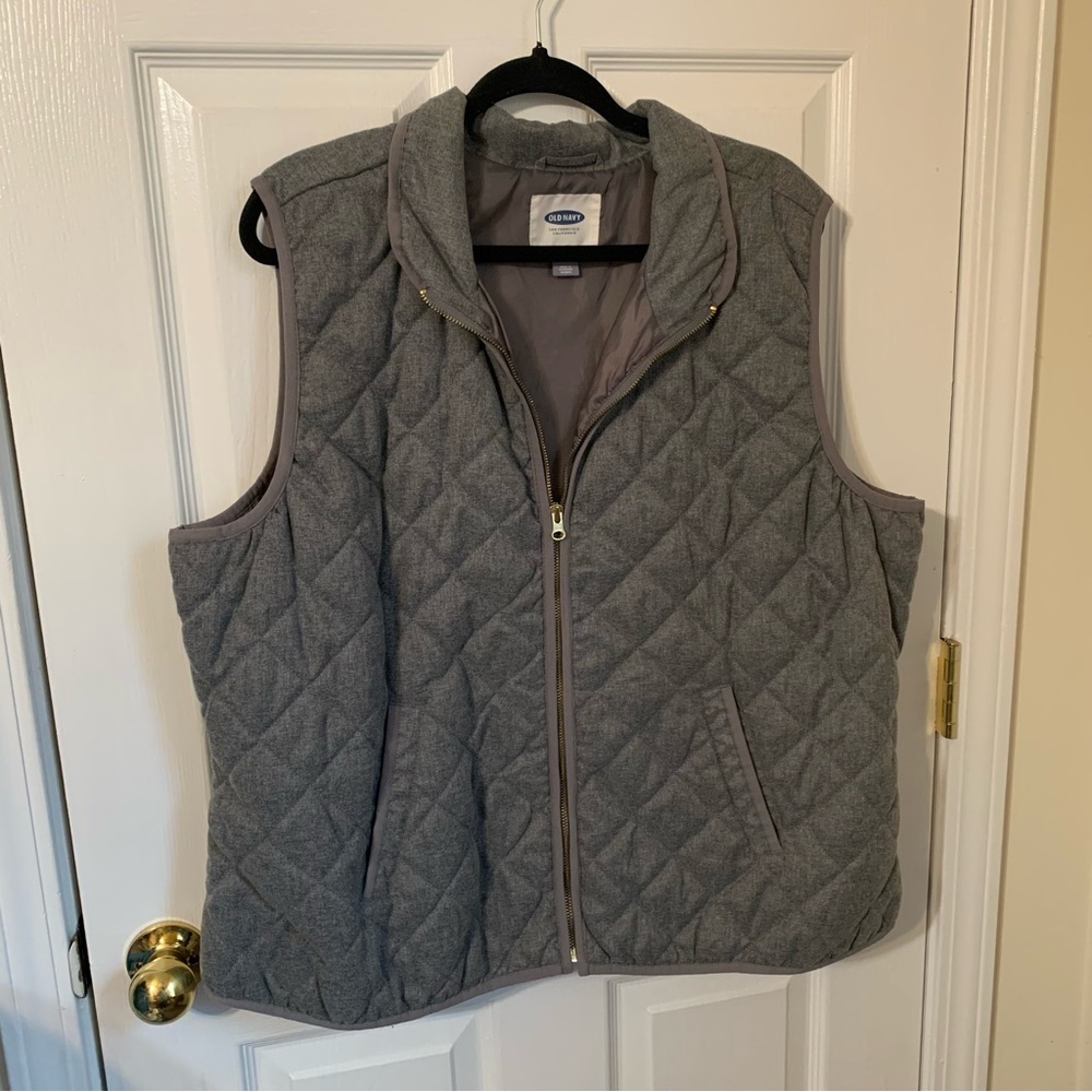 Old Navy Gray Quilted Vest